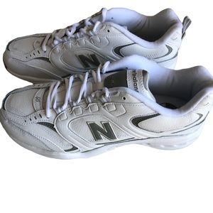 New Balance Mens White and Grey Shoes Size 9.5 W